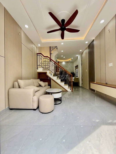 12/4 Bùi Văn ba q7 hẻm 6m.dt.4x17m 2 lầu 3 phòng