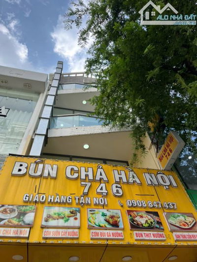 Cho thuê nhà MT 746 Sư Vạn Hạnh, Quận 10, Đối diện TTTM Vạn Hạnh Mall, 4 Tầng suốt.