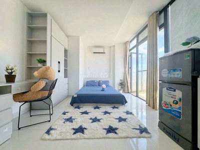 Studio ban công full nội thất gần HUTECH, UEF, UTH