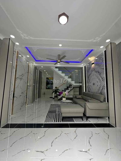 SIÊU PHẨM 2 TẦNG PHONG CÁCH HIỆN ĐẠI HẺM XE HƠI GẦN CHỢ HÓC MÔN