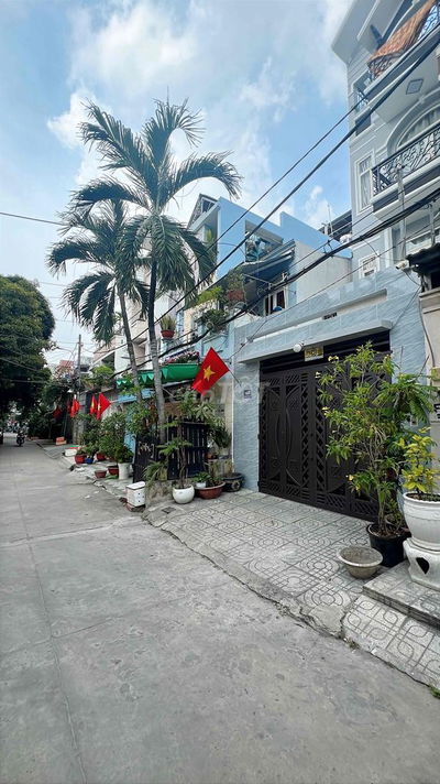 nhà ở + diện tích 4x20 + 5 phòng ngủ - 1 phòng thờ đường oto 2 chiều