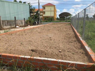 Bán lô đất do kinh tế khó khăn