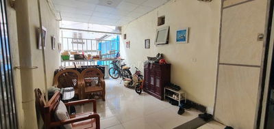 Bán tập thể Phố Phạm Văn Đồng, DT 47/140m2, 4N, 3VS. Giá 4.4 tỷ