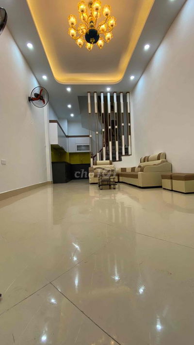 cắt lỗ nhà 35m x 5 tầng mới cứng  sổ đỏ chính chủ