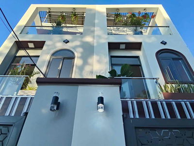 NHÀ ĐẸP 3 TẦNG 3 MÊ VIEW CÔNG VIÊN KIỆT PHAN THANH FULNT