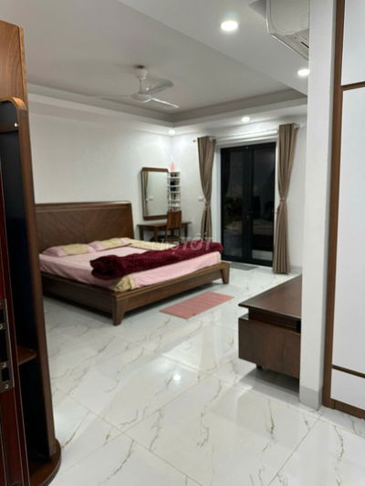 Cho thuê nhà Trịnh Văn Bô 110m2x4T,Thang máy,xe tải đỗ, vỉa hè.