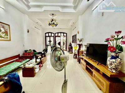 MẶT PHỐ HẢI CHÂU, CẠNH Đ.NÚI THÀNH – 3TẦNG MỚI, NỘI THẤT GỖ SỊN, 120M2 – CHỈ NHỈNH 10.5 TỶ