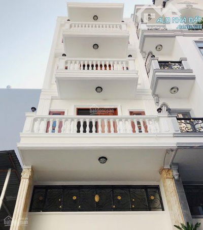 BÁN NHÀ MẶT TIỀN ĐƯỜNG LÊ HỒNG PHONG P3 QUẬN 5 DT: 4.2MX20M TRỆT 3 LẦU GIÁ: 39.9 TỶ