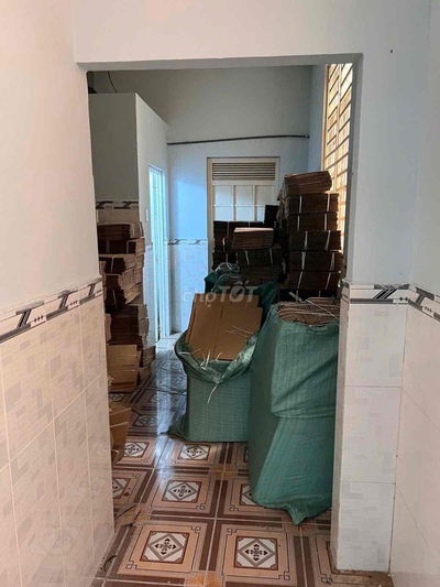Nhà mặt tiền,có chỗ để xe hơi rẻ quận 12 vị trí đẹp