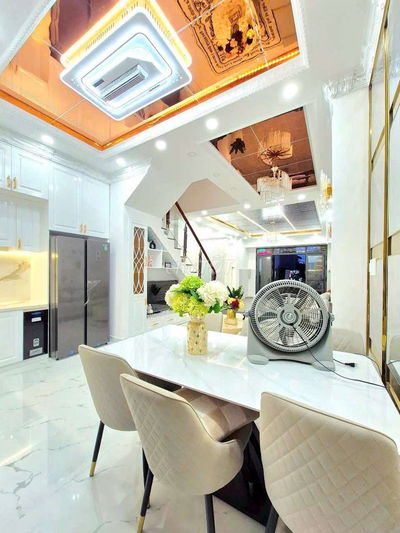 Mặt tiền kinh doanh khu vip 4 tầng khu dân trí cách Phú Mỹ Hưng 5 phút