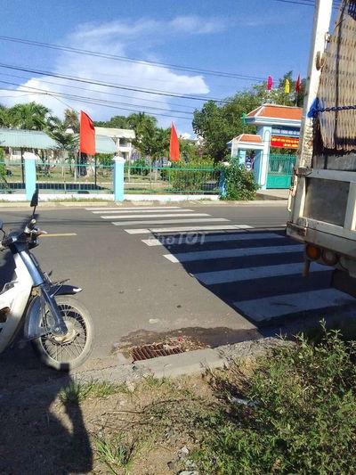Bán đất : Đối diện trường THCS Trần Quốc Toản phú thiện
