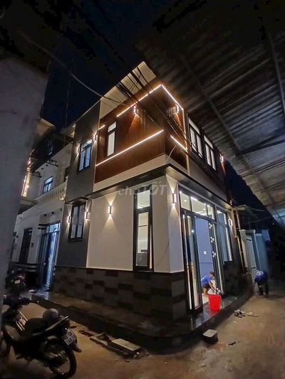 Nhà mới góc 2 mặt tiền