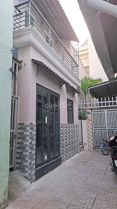 bán nhà gần ngã tư bình thung
