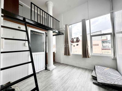 PHÒNG CỬA SỔ TRỜI SẴN NỘI THẤT NGAY NGUYỄN VĂN TRỖI LÊ VĂN SỸ