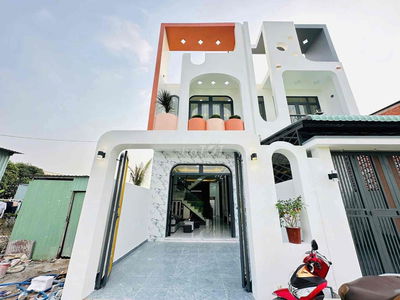 BÁN NHÀ 1 TRỆT 1 LẦU - SHR
