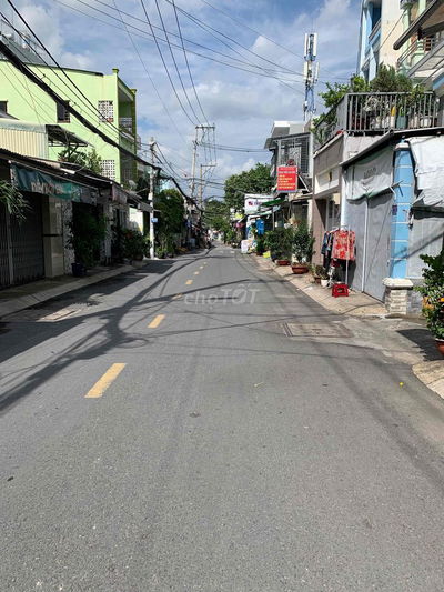 Nhà đang sơn. Bàn giao nhà mới.  Cho thuê nhà mới phường 6 hẻm xe tải