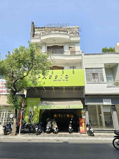 NGANG 7,5M - NHÀ THIẾT KẾ ĐẸP, CÓ LỀ TẠI 121A HUỲNH VĂN BÁNH Q.P NHUẬN