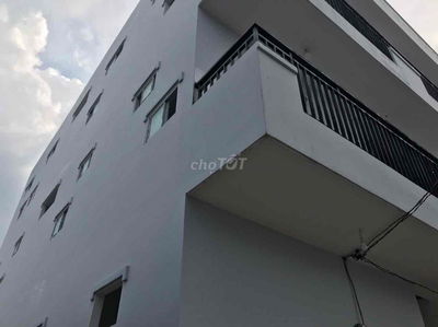 phòng cửa sổ, hành lang 2m, thoáng hai đầu, có máy lạnh. yên Tĩnh.