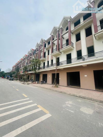 Chính chủ bán nhà 4 tầng dự án Đông Đô Vạn An mặt đường 30m sổ đỏ sẵn