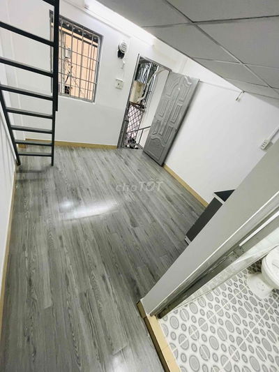 Phòng tầng 1 riêng biệt máy lạnh tủ bếp gác cao tủ quần áo