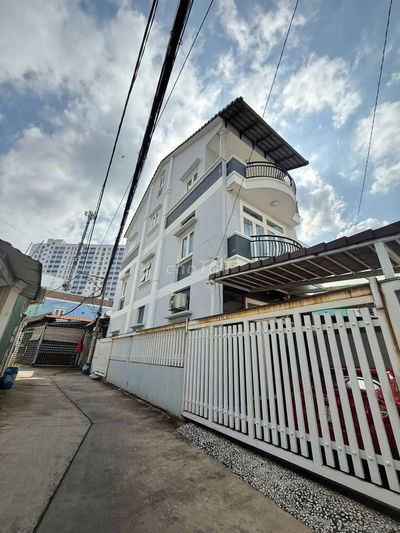 CĂN GÓC RỘNG ĐẸP, SÂN ĐẬU OTO. 1T3L 4PN 4WC. GẦN PVĐ VÀ KHA VẠN CÂN