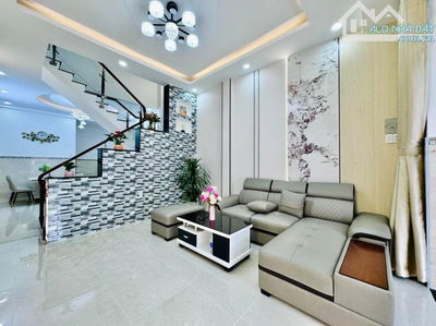 Bán nhà ngay Phạm Văn Hai, Tân Bình. Giá. 2 tỷ 780 tr, sổ hồng riêng, đường 8m