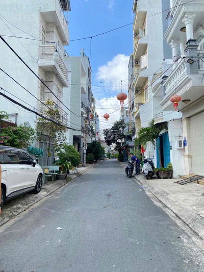 LÝ PHỤC MAN Q7, NHÀ MỚI Ở NGAY XE HƠI ĐỔ CỬA 4x15M, CHỈ 8 TỶ.