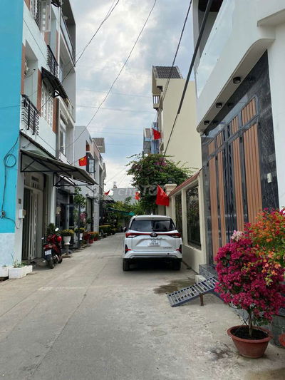 Bán nhà chính chủ hẻm ô tô đường số 3