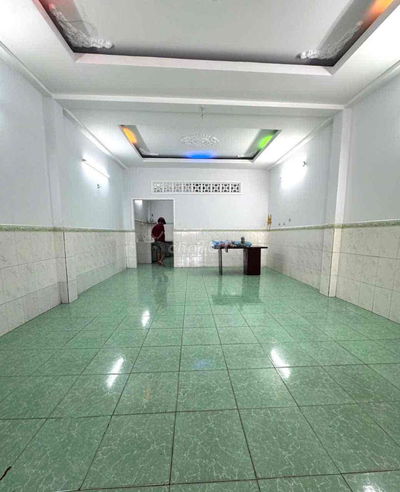 Mat Tiền Kinh Doanh Đuong Xe Tải Thông
