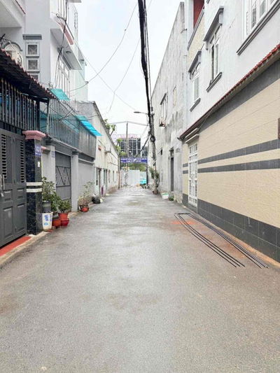 CẦN BÁN GẤP CĂN NHÀ 2 TẦNG ĐƯỜNG NGUYỄN VĂN KHỐI,XE HƠI VÀO TỚI NHÀ