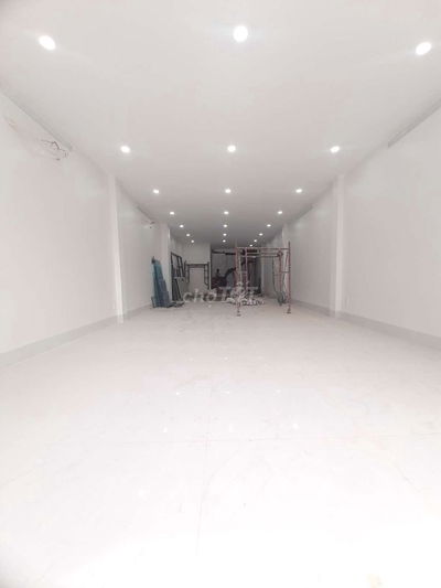 Cho thuê nhà mới xây 100% mặt tiền CMT8, p7. Dt. 4,5x24m 1t 3 lầu st