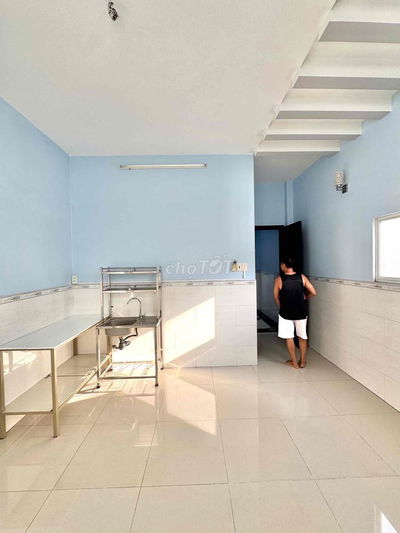 Phòng trọ 15-20m2 mặt tiền Tân Hương, giờ giấc tự do