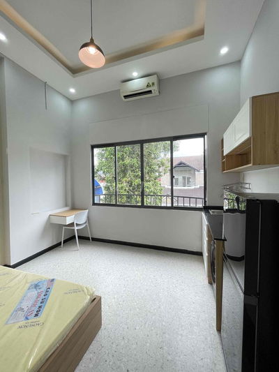 Căn hộ studio ban công mới 100% gần sân bay  đủ nội thất