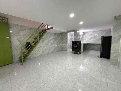 2 Phòng ngủ giá rẻ siêu rộng 70m2, sát VLU, HUTECH, HÀNG XANH, QUẬN 1.