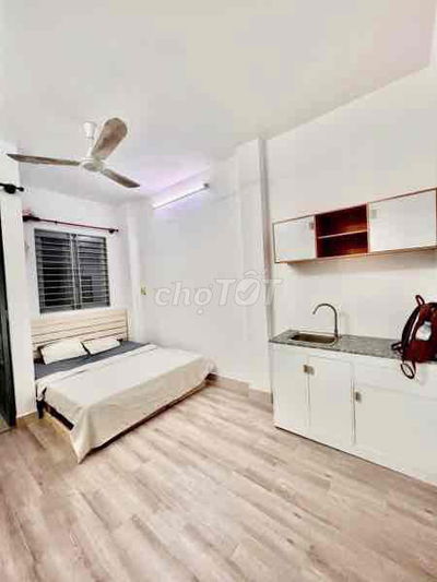 Căn hộ dịch vụ nhiều phòng ban công giá rẻ