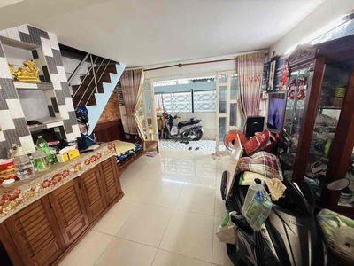NHÀ CÁCH MẶT TIỀN LỚN  10m, 2PN,SHR, KHU DÂN CƯ HIỆN HỮU, QUẬN 7