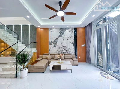 Bán căn ngay Út Tịch, Tân Bình. Giá: 2 tỷ 510tr, sổ hồng riêng, DT: 68m2, đường 6.5m