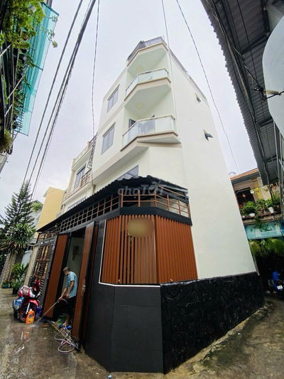 NHÀ MỚI ĐẸP 3 LẦU 4 PHÒNG NGỦ ĐẦY ĐỦ NỘI THẤT GẦN VINCOM QUANG TRUNG