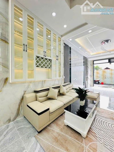 Bán nhà ngay Bắc Hải, Tân Bình. Giá 2 tỷ 430tr/65m2, sổ hồng riêng