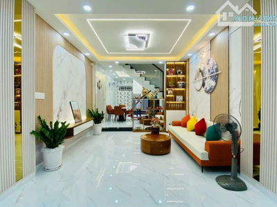 🔑 Mua Ngay Nhà Đi ‼️ Tháng 9 đi nước ngoài bán nhà Đ.Hoàng Việt - Tân Bình / Giá 2 Tỷ 320