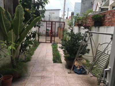 BÁN NHÀ CÓ SÂN VƯỜN - XE HƠI QUAY ĐẦU SÁT UB PHƯỜNG TAM BÌNH 120m TRỆT
