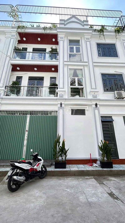 BÁN NHÀ CHÍNH CHỦ 5 TỶ 4 PHÒNG NGỦ CÓ SÂN THƯỢNG GẦN TRƯỜNG HỌC CĐ ĐL