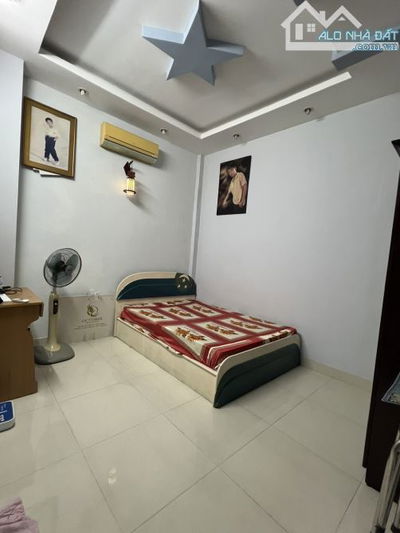 Định cư Mỹ bán gấp nhà Mặt tiền 39 đường 15, P4, Quận 4. DT: 4mx10m, 4T, 6PN - Giá 11 tỷ