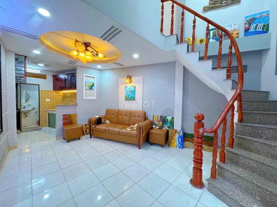Nhà Hoàng Hoa Thám , P5 , Phú Nhuận 43m2 -4 tầng - 4,59 tỷ . gần  chợ