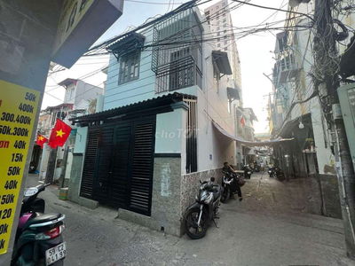 Bán Nhà Quận 7, Góc 2 mặt thoáng, DT: 50m2, 5x10. Giá chỉ 4 tỷ nhỉnh