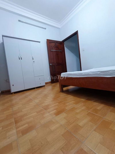 Phòng trọ máy lạnh sạch sẽ 2tr8 trung tâm quận Tân Phú