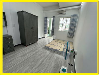 Phòng ngay ngã 5 Bình Hoà, rộng, có BAN CÔNG, full nội thất