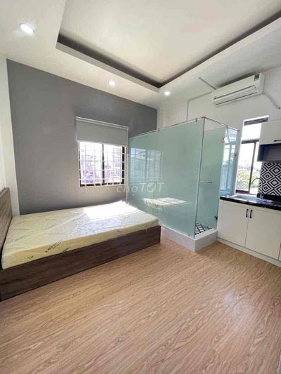 Phòng cửa sổ đón nắng full nội thất