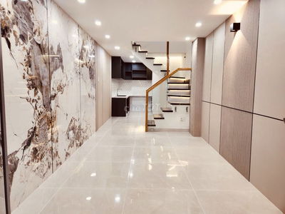 NHÀ ĐẸP Q4- SÁT MT- 30m2 - 2 LẦU ĐÚC - KO QH- GIÁ 4 TỶ NHỈNH
