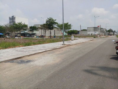 Bán gấp nền 130m2 đối diện KCN, phù hợp xây trọ - xây kho, thổ cư 100%